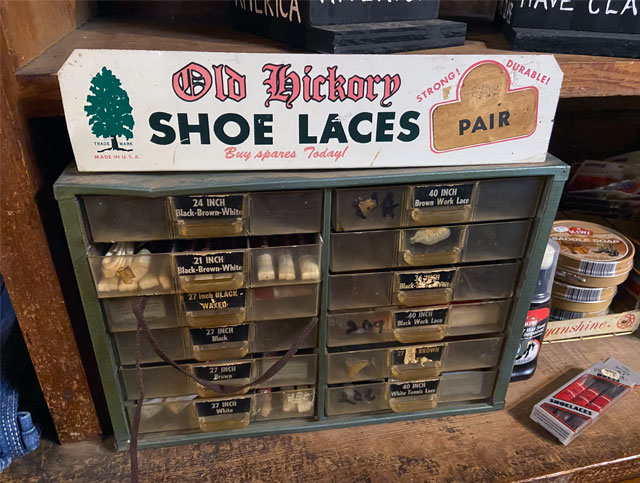 Stores that sell on sale shoelaces